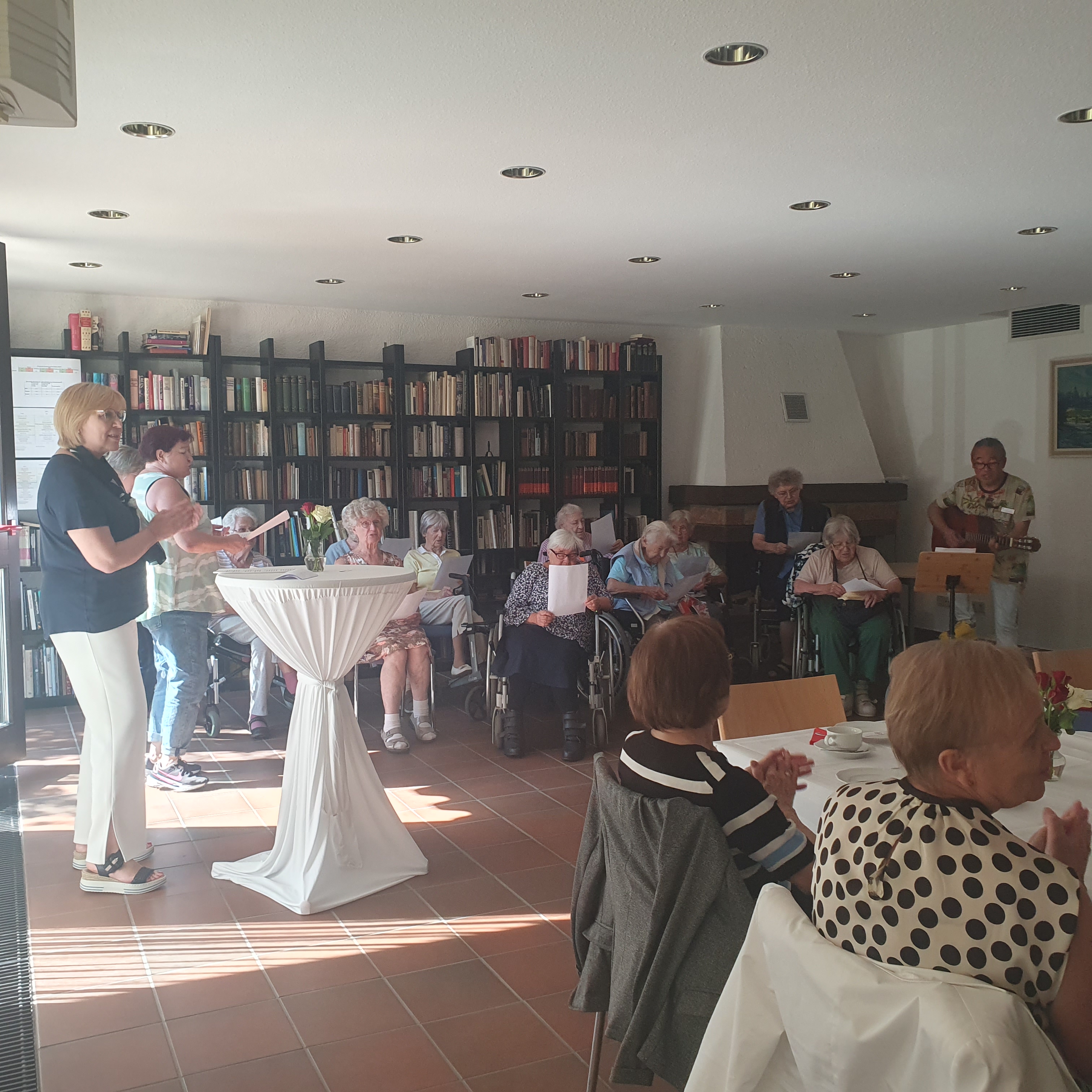 Pensioniertenfest bei der DRK Schwesternschaft Rheinpfalz-Saar e.V. - Rotkreuzstift-Chor