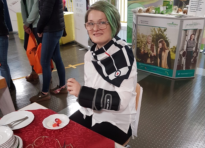 Alterssimulation der DRK Schwesternschaft auf der Ausbildungsmesse Neustadt.
