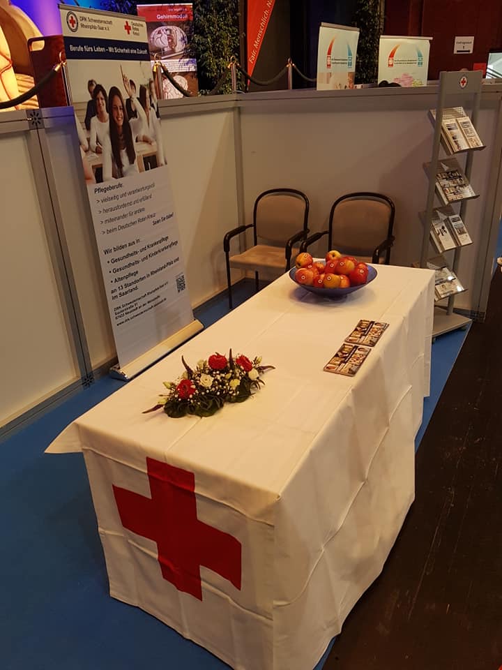 Stand der DRK Schwesternschaft auf dem Gesundheitstag Neustadt an der Weinstraße
